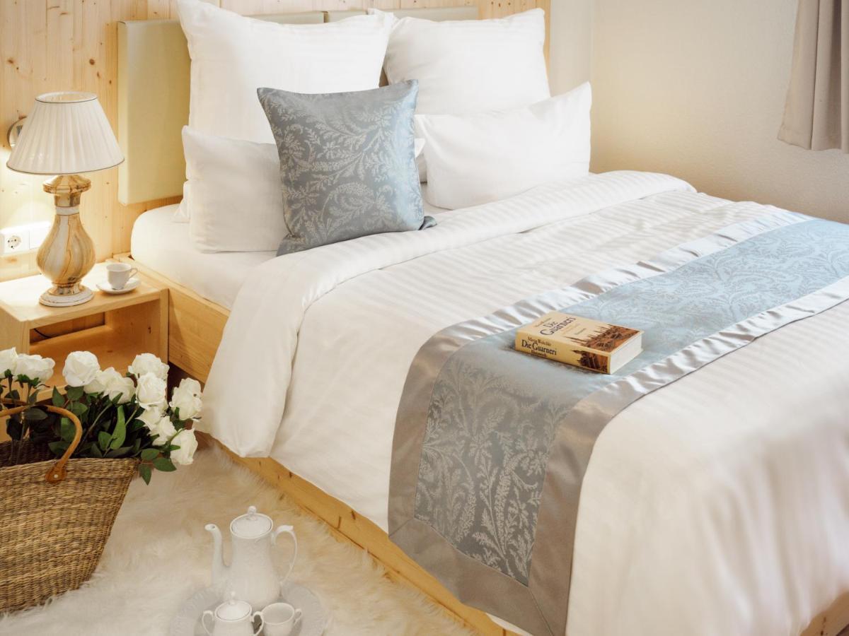 Double Room,925445851:JPEG